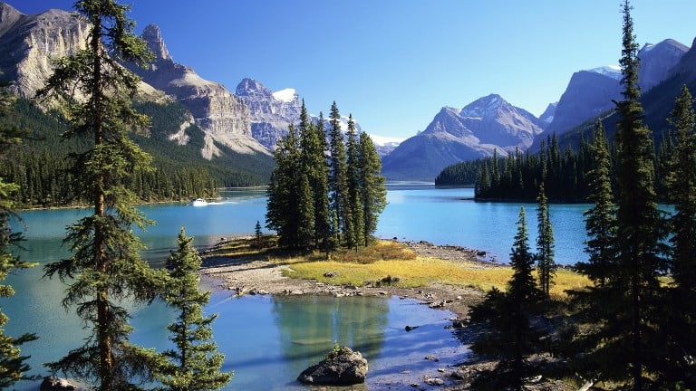 spirit-island-maligne-lake-jasper